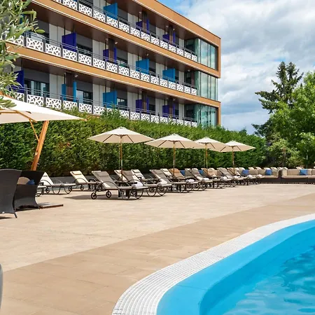 Hotel Sky Blue &